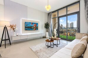 TV - FIRST CLASS | 2BR | Downtown Glam | Burj View (Downtown)