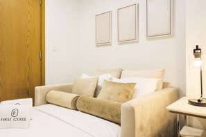 2 habitaciones, tabla de planchar con plancha, wifi y ropa de cama