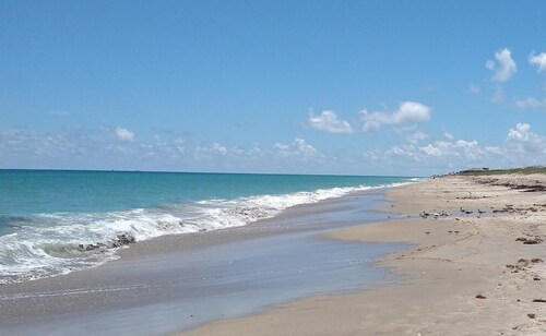 Jensen Beach Retreat: Beach, Boat, & Golf Minutes Away