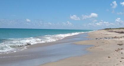 Jensen Beach Retreat: Beach, Boat, & Golf Minutes Away
