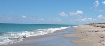 Jensen Beach Retreat: Beach, Boat, & Golf Minutes Away