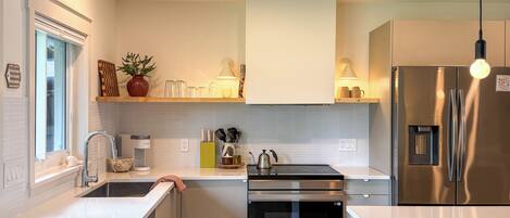 Microonde, forno, piano cottura, lavastoviglie