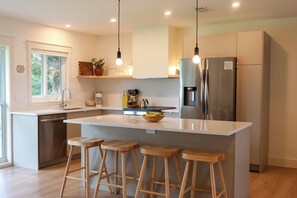 Microwave, oven, stovetop, dishwasher - Jensen Beach Retreat: Beach, Boat, & Golf Minutes Away (Jensen Beach)