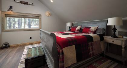 Three Pine Cabin - Charming Family Stay - Hot Tub