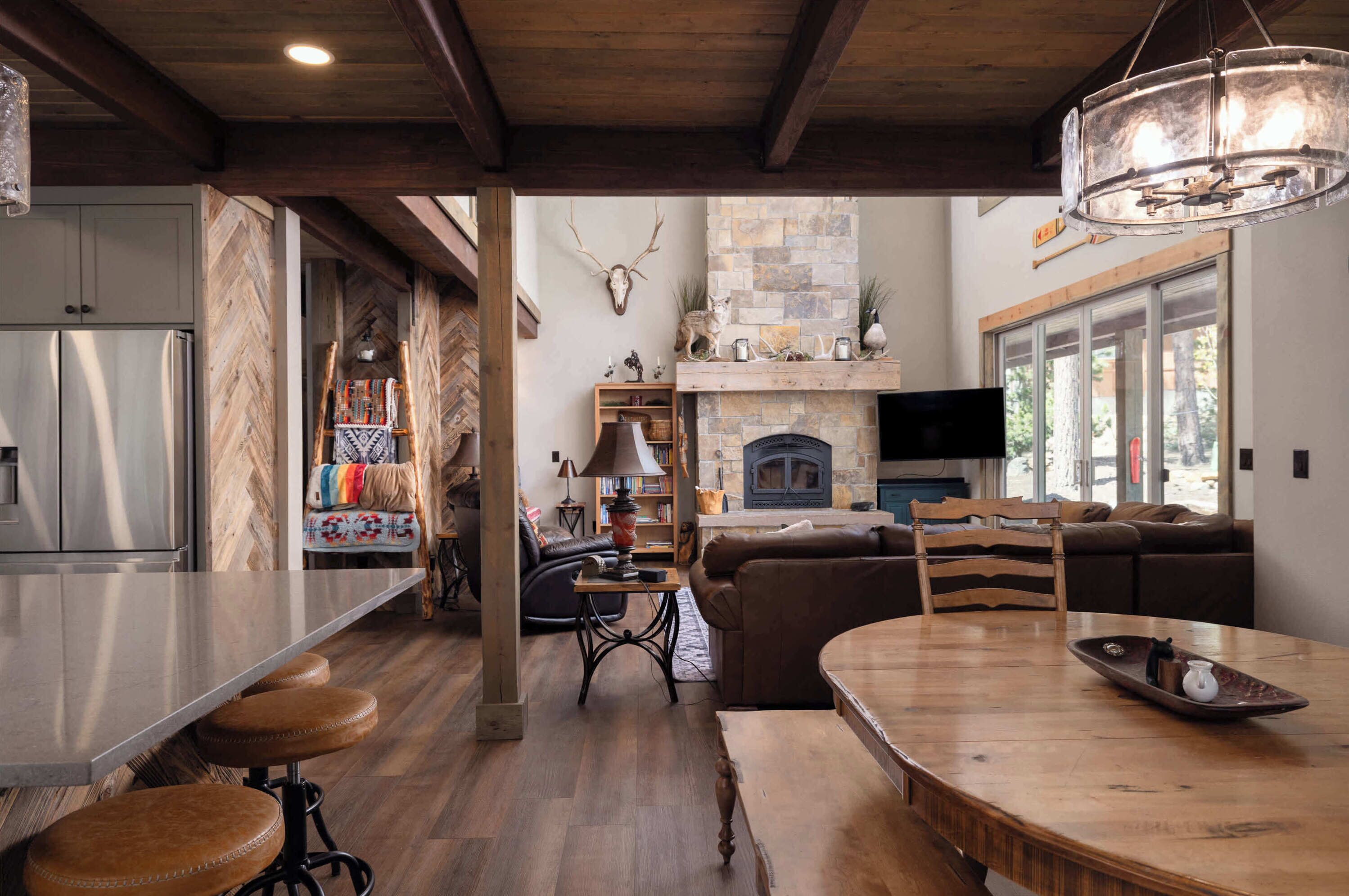 Kabin, Beberapa Tempat Tidur, hot tub, pemandangan gunung (Three Pine Cabin) | Area keluarga | TV dan perapian