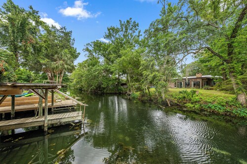 Waterfront home on Spring, Manatees, Boat Slip, Gulf access, scalloping.