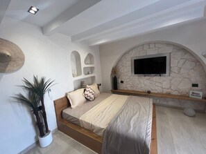 3 bedrooms, iron/ironing board, travel cot, free WiFi