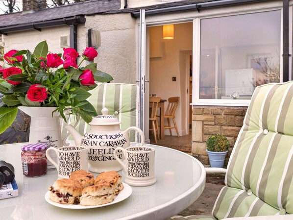 تناول الطعام بالخارج