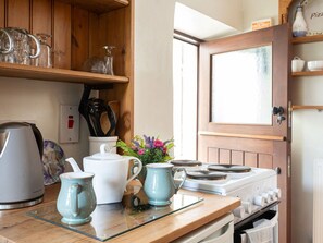 Microwave, oven, toaster - Beautiful villa for 3 guests with WIFI and pets allowed (Skipton)