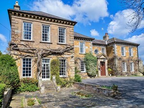 Exterior - Nice apartment for 4 people with hot tub, pool, WIFI and terrace (Northallerton)