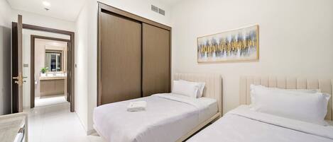 Iron/ironing board, travel cot, WiFi, bed sheets
