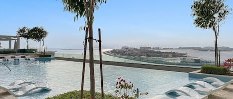 حمام سباحة