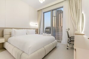 4 bedrooms, iron/ironing board, WiFi, bed sheets - FIRST CLASS | 4BR | Luxe Downtown Escape (Downtown)