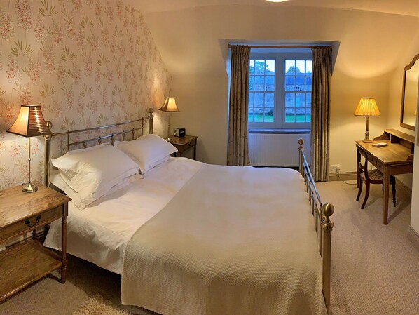 2 quartos, berço de viagem, Wi-Fi de cortesia, roupa de cama