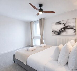 Family Apartment, Courtyard View | Iron/ironing board, travel crib, free WiFi, bed sheets - 1615 Quinet (Paris)