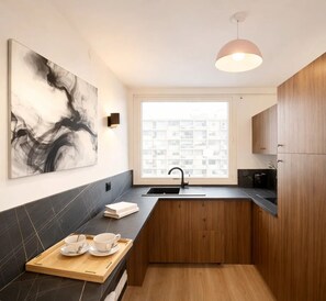 Familienapartment, Blick auf den Innenhof | Eigene Küche