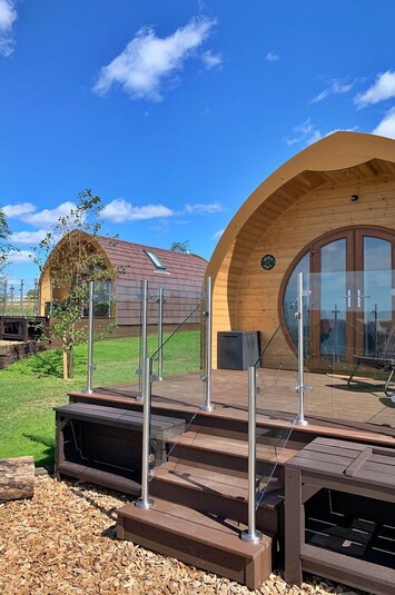 Ombre, Chaîne De Montagnes, Structure En Plein Air, Eco Hôtel, Plate-Forme, Mobilier De Jardin, Jardin, Chaise, Aménagement Paysager, Dur