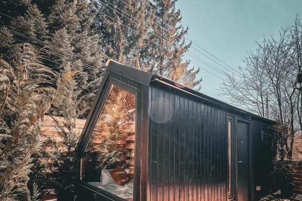 Tiny | Minibar, strykejern/-brett, barnesenger (inkludert) og wi-fi (inkludert)