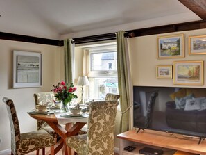 Dining - Stunning  villa for 4 guests with WIFI and pets allowed (Hawes)