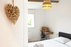 3 bedrooms, travel crib, WiFi, bed sheets