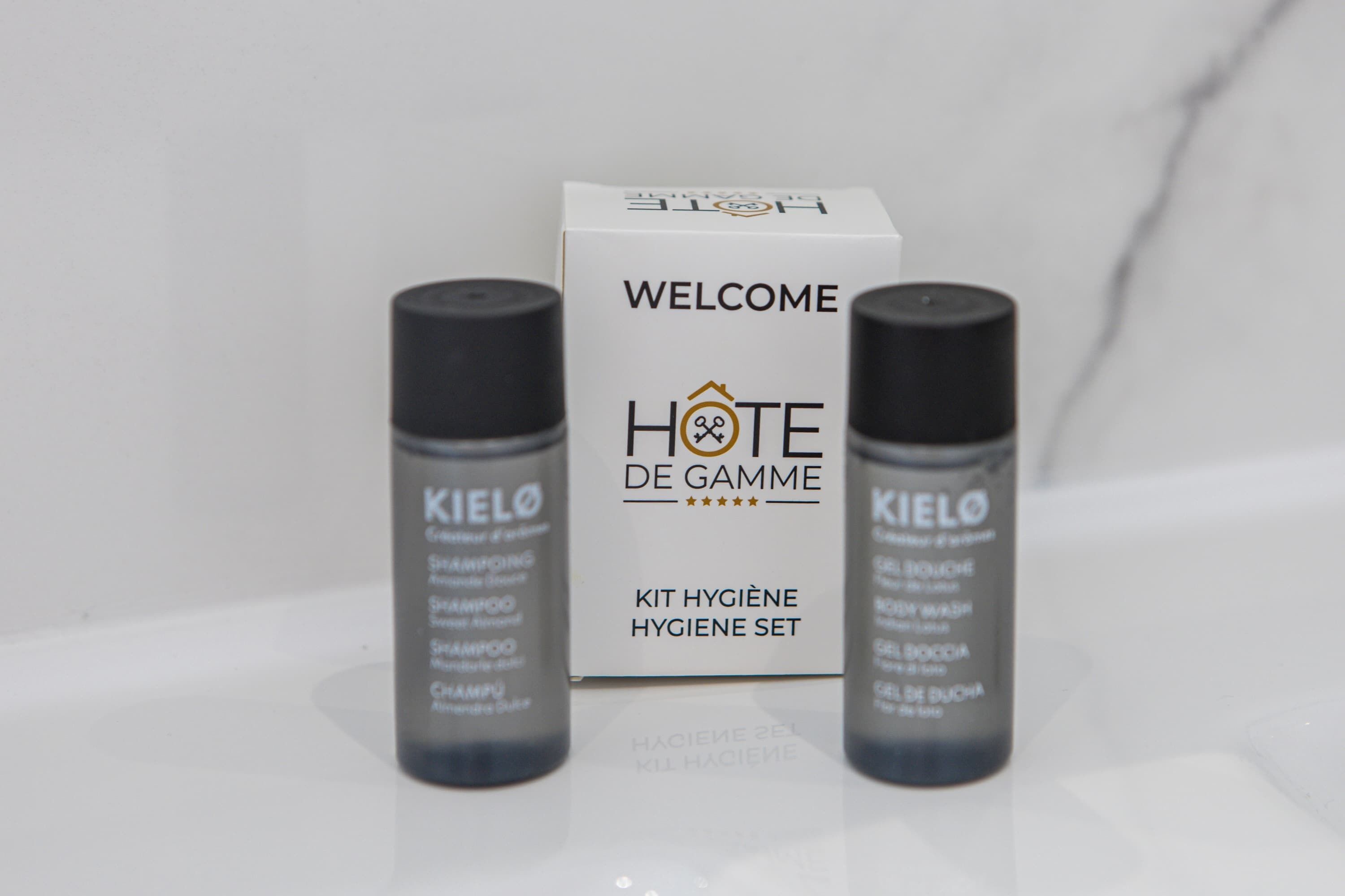 Suihku, hiustenkuivaaja, pyyhkeet