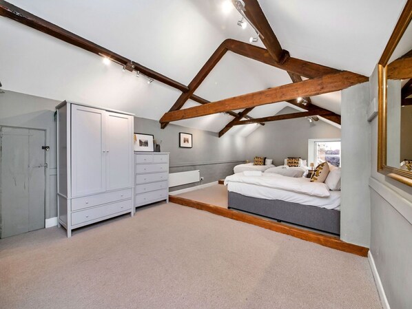 7 quartos, berço de viagem, Wi-Fi de cortesia, roupa de cama