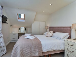 3 bedrooms, travel cot, free WiFi, bed sheets