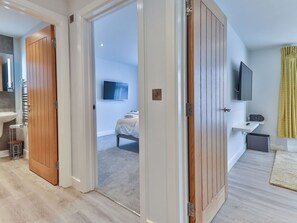 1 Schlafzimmer, Reisekinderbett, kostenloses WLAN, Bettwäsche