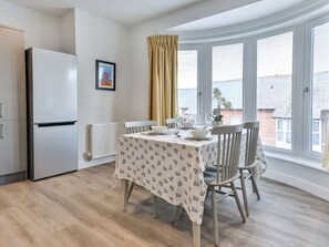 Dining - Lovely apartment for 4 people with WIFI and TV (Filey)