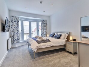 2 bedrooms, travel crib, free WiFi, bed sheets