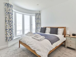 2 bedrooms, iron/ironing board, travel crib, free WiFi - Nice apartment for 4 guests with WIFI, TV and pets allowed (Filey)