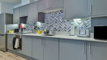 Microondas, horno, lavavajillas y tostadora