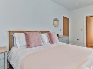 2 bedrooms, iron/ironing board, travel crib, free WiFi