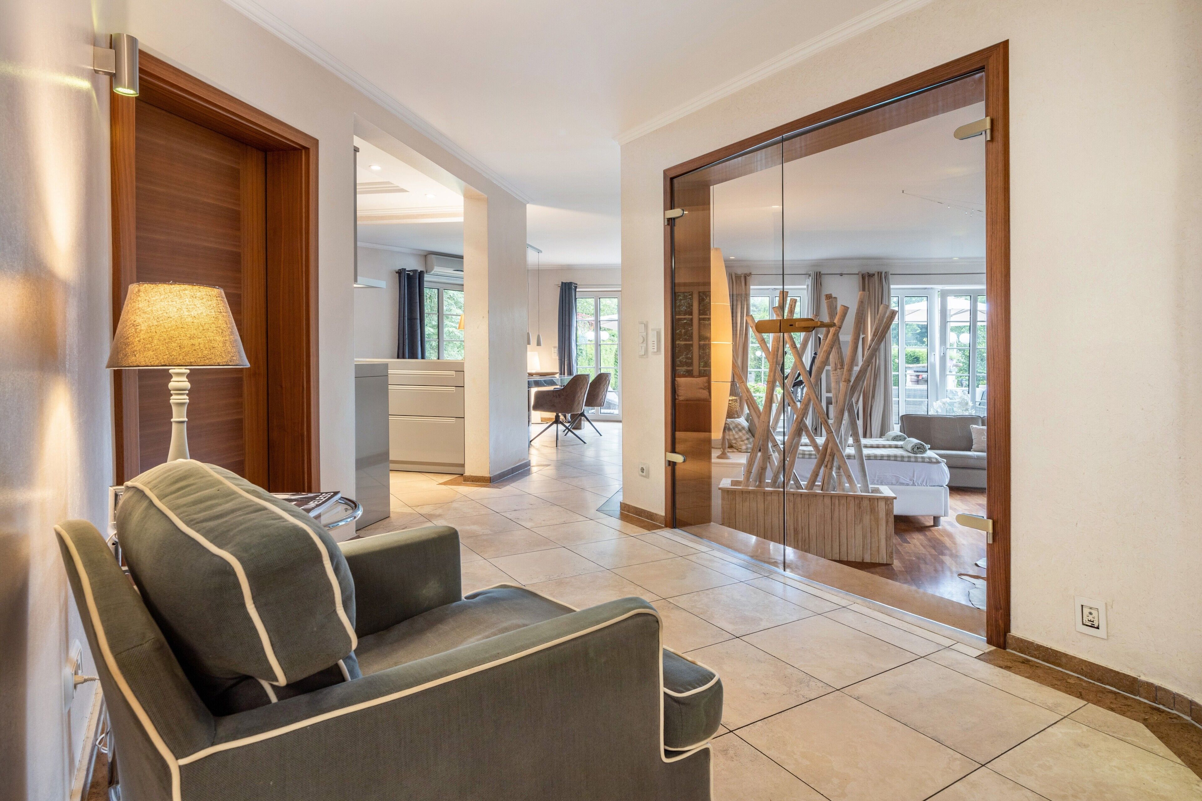 TV, tavolo da ping pong