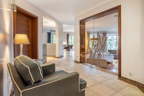 Télévision, table de tennis de table