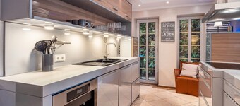 Guesthouse 'Dream House' with Private Terrace, Wi-Fi, and Air Conditioning