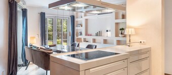 Guesthouse 'Dream House' with Private Terrace, Wi-Fi and Air Conditioning