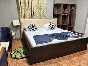 Basic Double Room | Down comforters, desk, laptop workspace, free WiFi