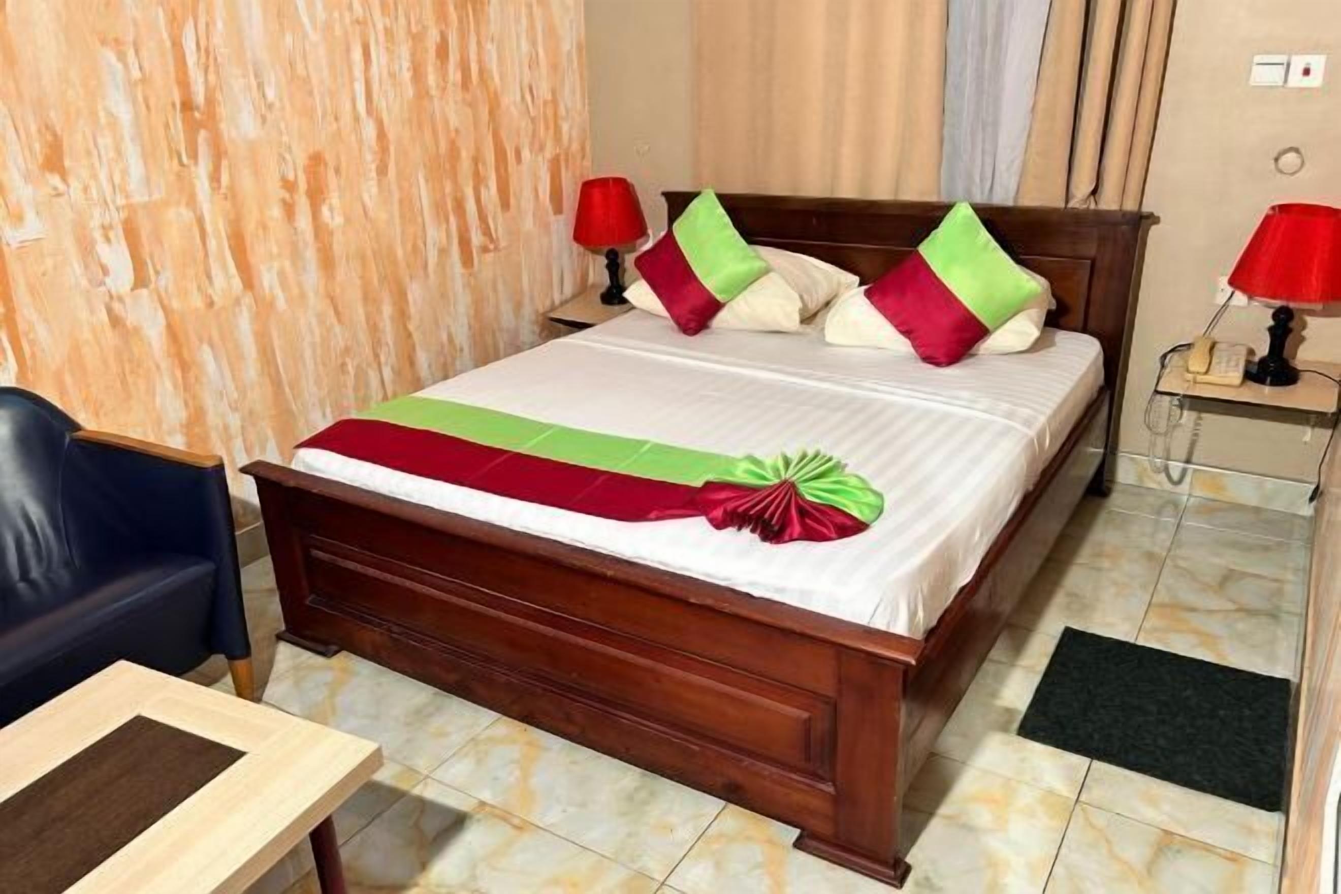 Down comforters, desk, laptop workspace, free WiFi