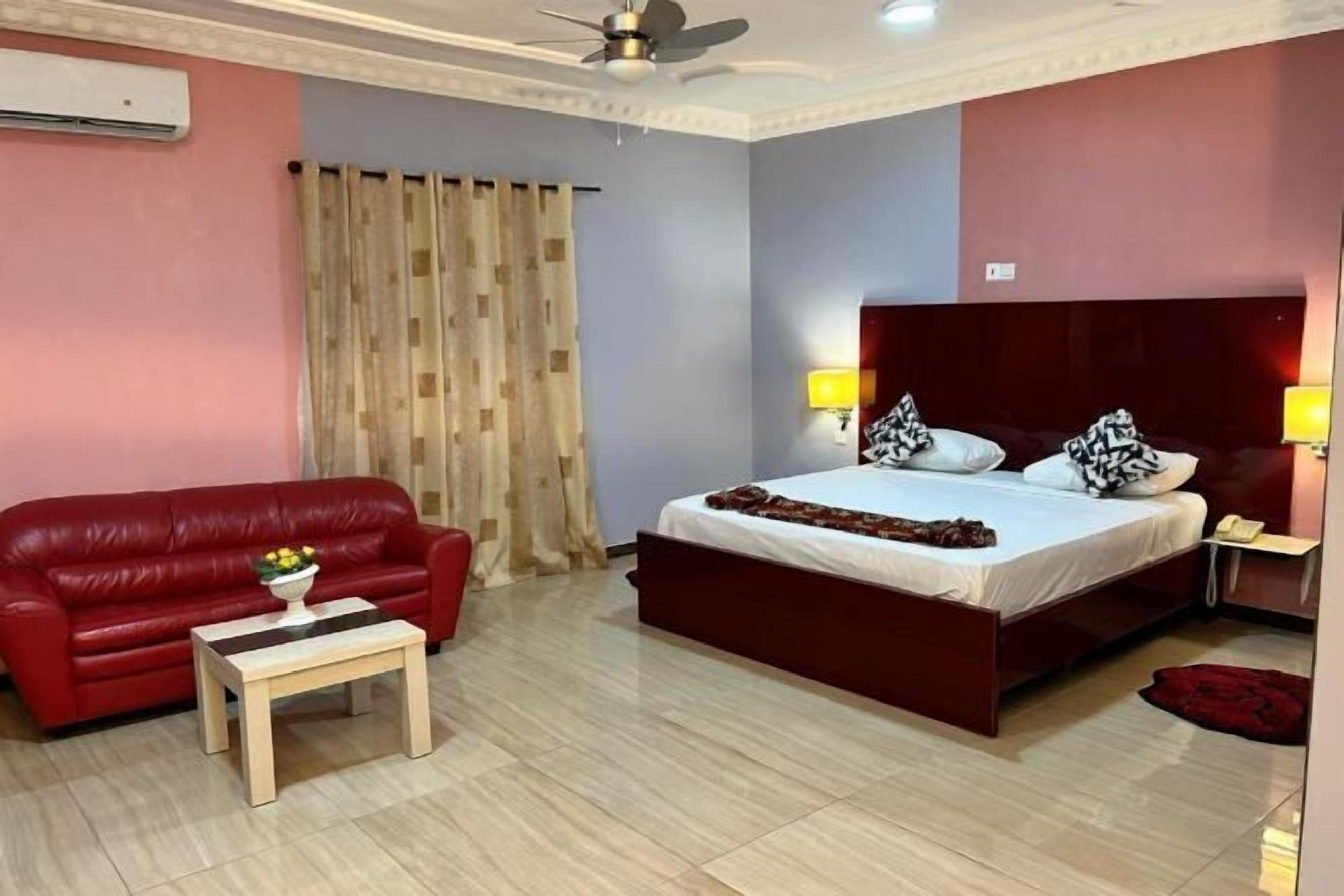 Down comforters, desk, laptop workspace, free WiFi