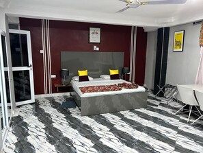 Standard Single Room | Down comforters, desk, laptop workspace, free WiFi - Royal Lee's Hotel (Tutu)