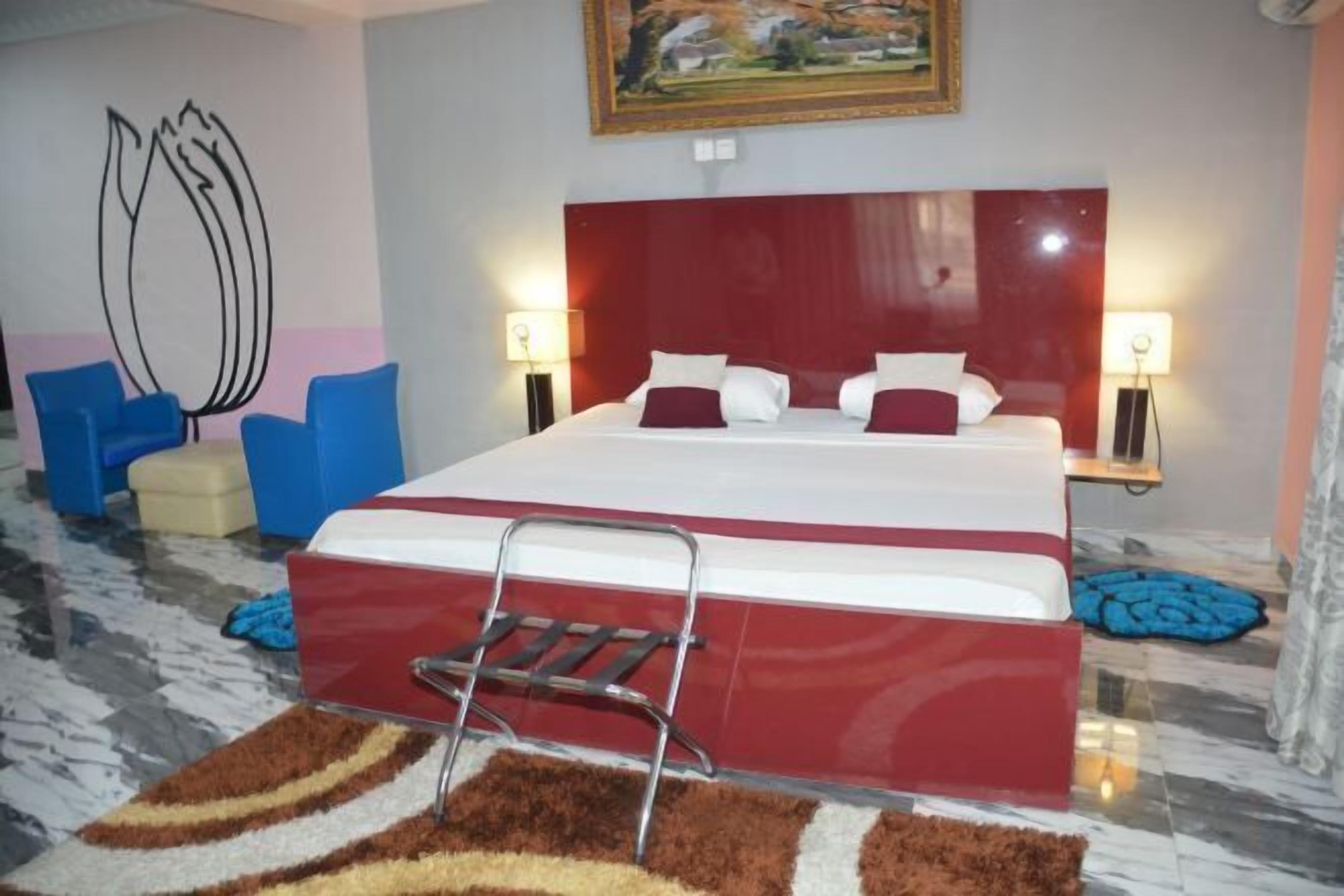 Down comforters, desk, laptop workspace, free WiFi