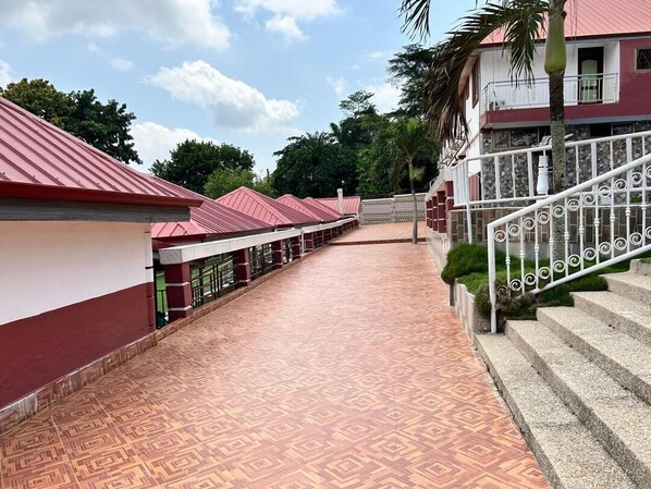 Exterior - Royal Lee's Hotel (Tutu)