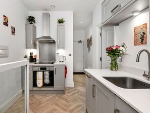 Microondas, horno y lavavajillas 