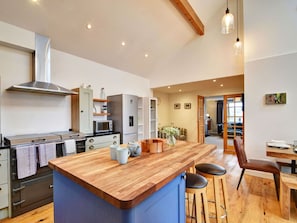 Micro-ondes, four, lave-vaisselle