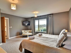 4 bedrooms, free WiFi, bed sheets