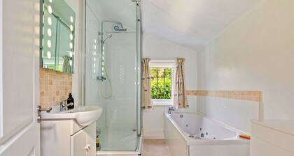 Beautiful villa for 4 people with WIFI