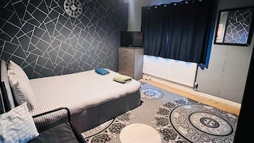 Basic Double Room, 1 Bedroom, City View | Desk, laptop workspace, iron/ironing board, free WiFi