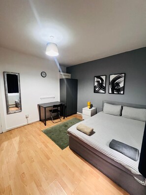 Basic Double Room, 1 Bedroom, City View | Desk, laptop workspace, iron/ironing board, free WiFi - London E1 Hostel (London)