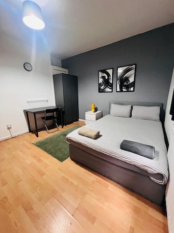 Basic Double Room, 1 Bedroom, City View | Desk, laptop workspace, iron/ironing board, free WiFi